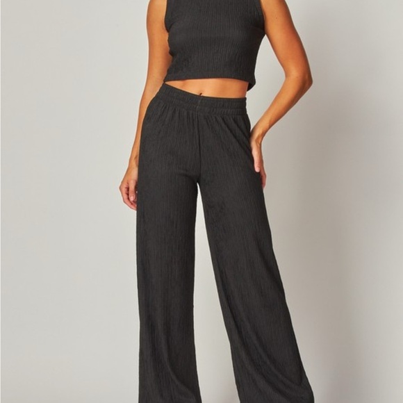 Love Poem Black Crinkled Plissé Lounge Set | Size M (NWT) - Picture 6 of 9